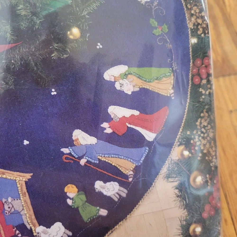 Bucilla 43 Inch Round Felt Tree Skirt Nativity Complete Kit 82720‎ Christmas